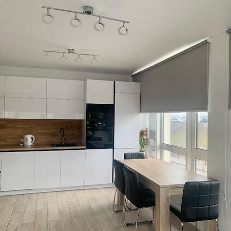 New 3 Rooms Apartment Near The Metro Station キエフ エクステリア 写真