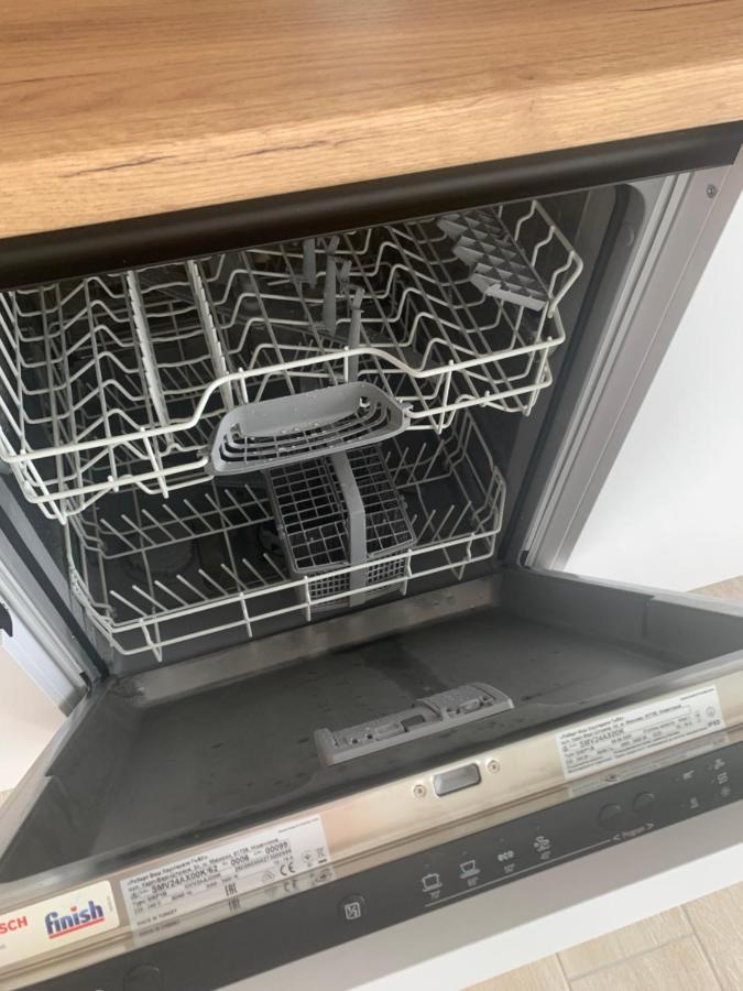New 3 Rooms Apartment Near The Metro Station キエフ エクステリア 写真