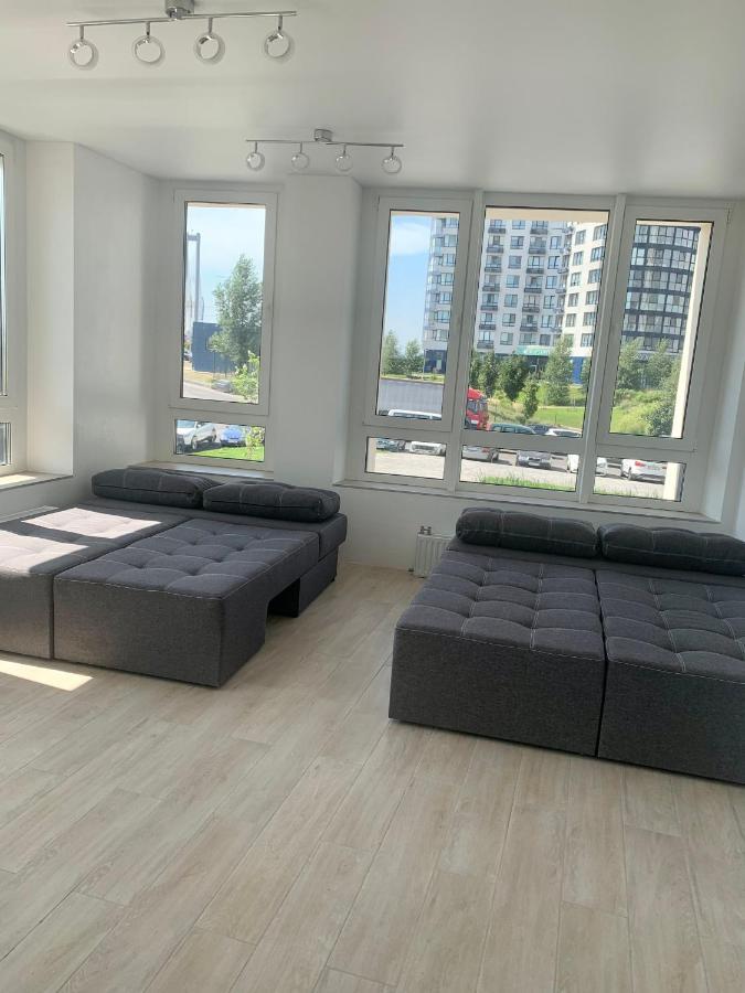 New 3 Rooms Apartment Near The Metro Station キエフ エクステリア 写真
