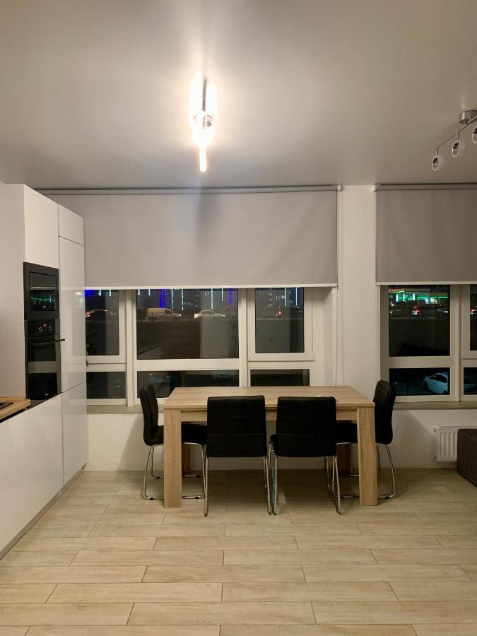 New 3 Rooms Apartment Near The Metro Station キエフ エクステリア 写真