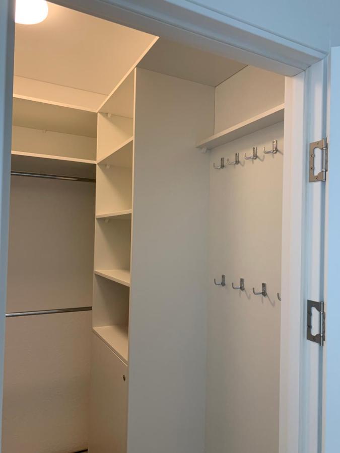New 3 Rooms Apartment Near The Metro Station キエフ エクステリア 写真