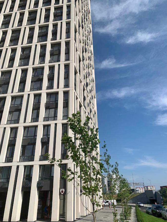 New 3 Rooms Apartment Near The Metro Station キエフ エクステリア 写真