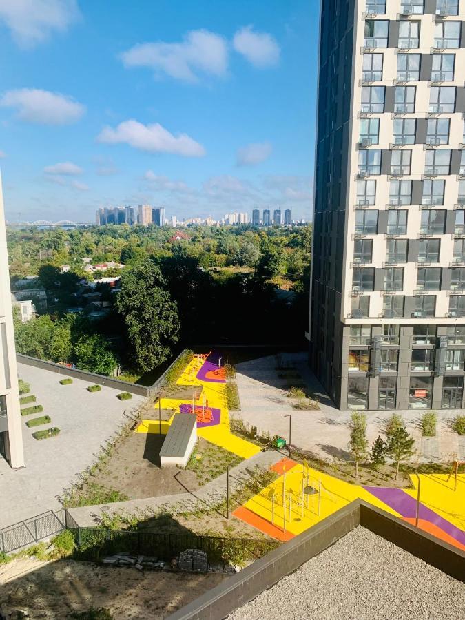 New 3 Rooms Apartment Near The Metro Station キエフ エクステリア 写真