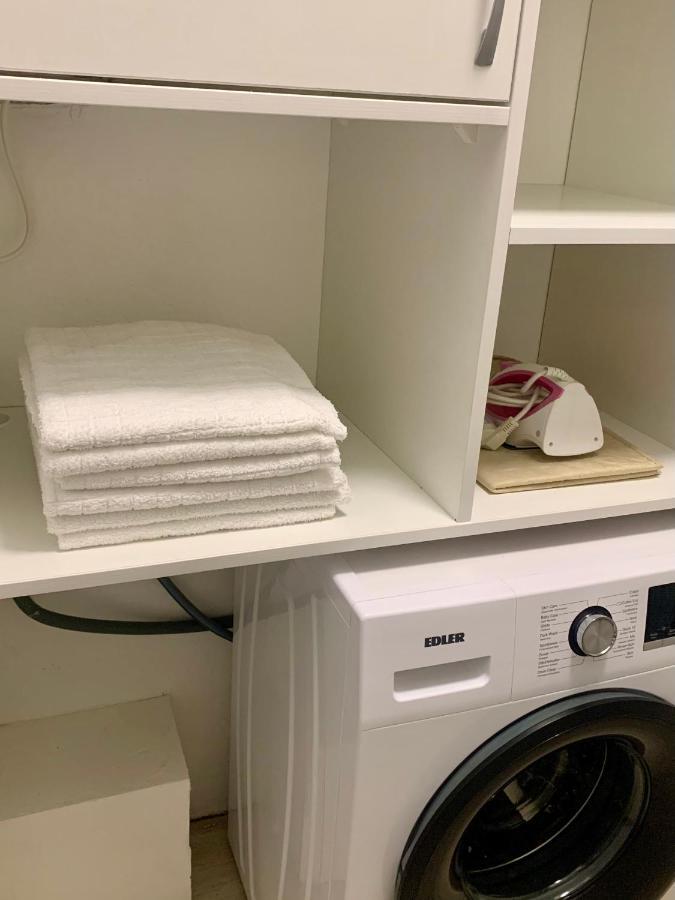 New 3 Rooms Apartment Near The Metro Station キエフ エクステリア 写真